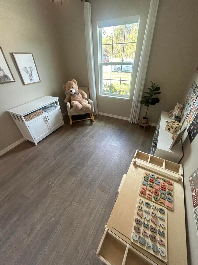 Building Photo - 5840 NW Bates Ave