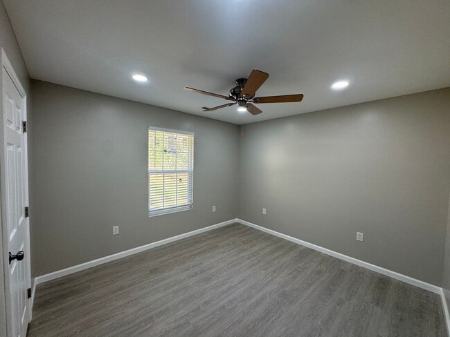 Building Photo - Modern 2025 New Construction