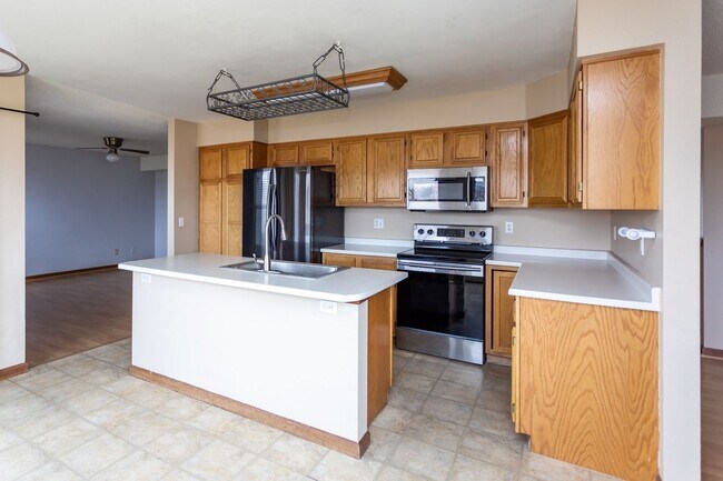 Building Photo - 1130 Pond Side Dr