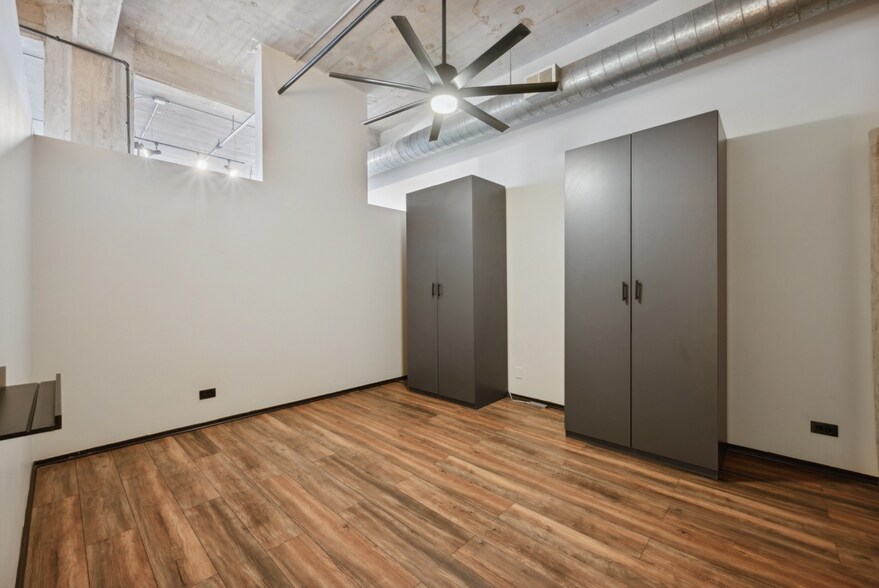 Building Photo - 843 W Adams St