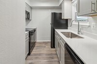 Building Photo - River Pointe