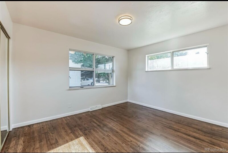 Building Photo - 2528 14th Ave Ct