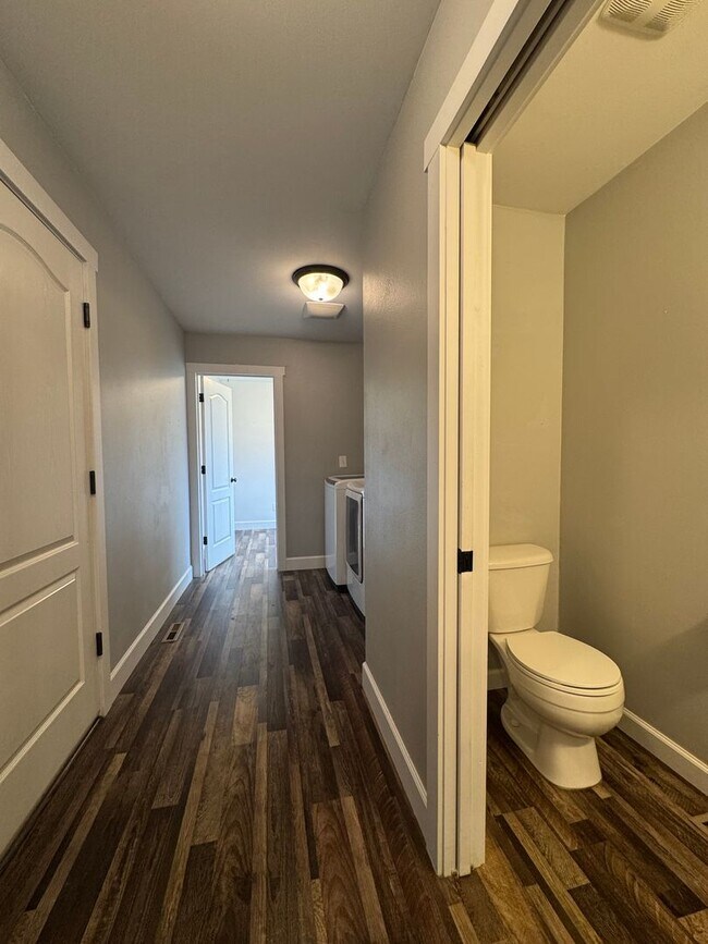 Building Photo - HUGE PET FRIENDLY Rental
