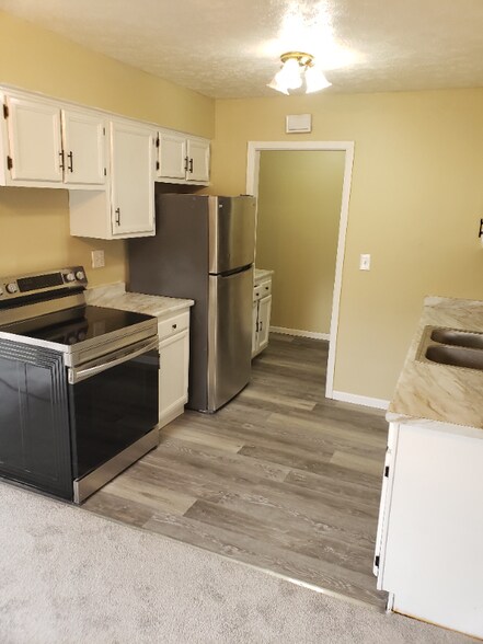 Building Photo - 6586 Liberty Bell Dr