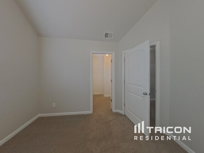Building Photo - 64 Ledford Way