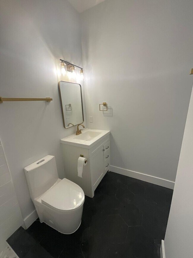 Building Photo - Luxury-Style 3BR Home in Prime West Palm Beach Location