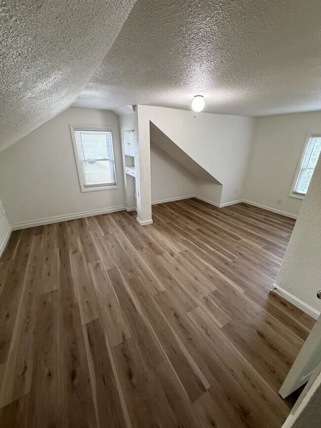 Building Photo - 3-Bedroom 1-Bathroom Single Family Home
