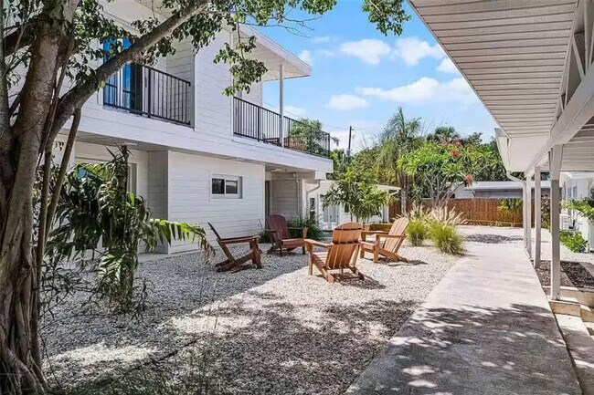 Building Photo - 637 S Orlando Ave