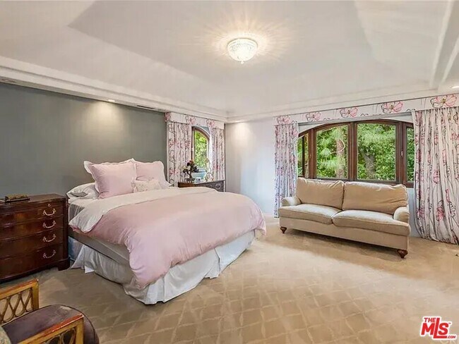 Building Photo - 6005 William Bent Rd