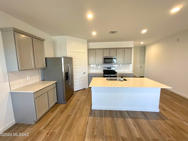 Building Photo - 12815 E Russo Dr