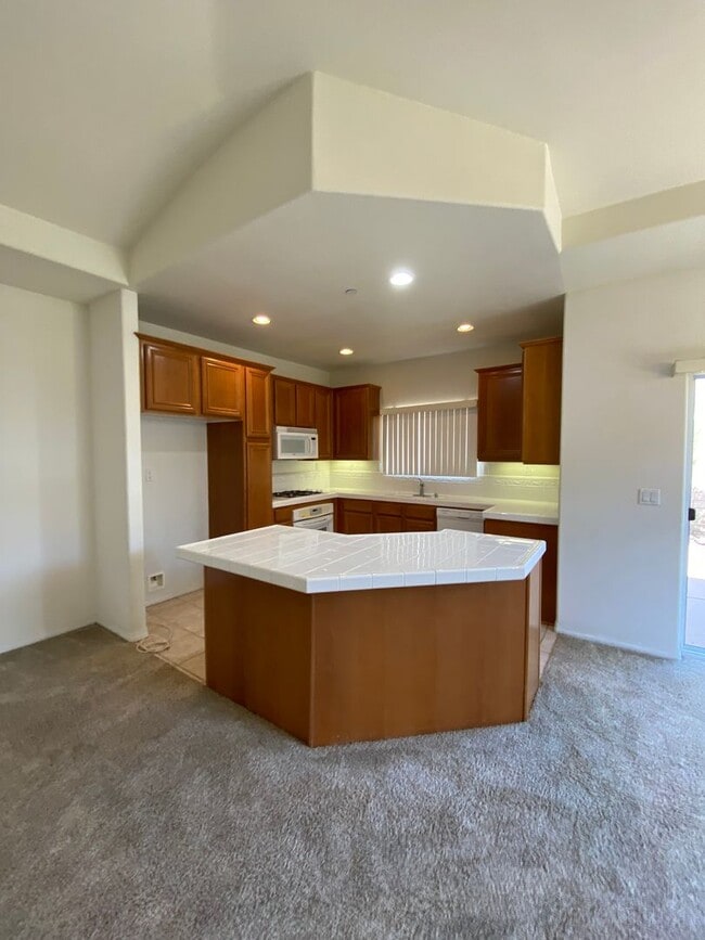 Building Photo - Beautiful Somerset Single Story Townhome N...