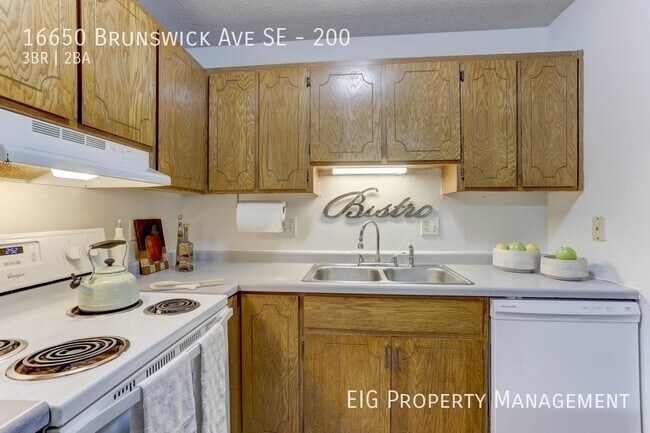 Building Photo - 16650 Brunswick Ave SE