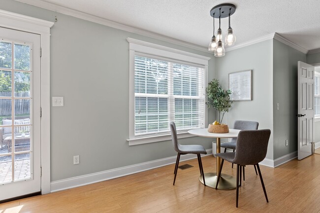 Building Photo - MOVE IN SPECIAL! 1/2 off first months rent. 4 bedroom 2.5 bath house with lawncare, internet and ...