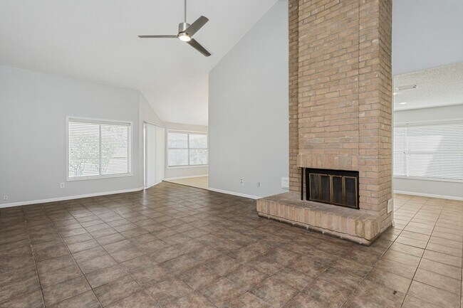 Building Photo - 2015 Braesmeadow Ln
