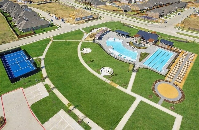 Building Photo - 5237 Sandrine Ave