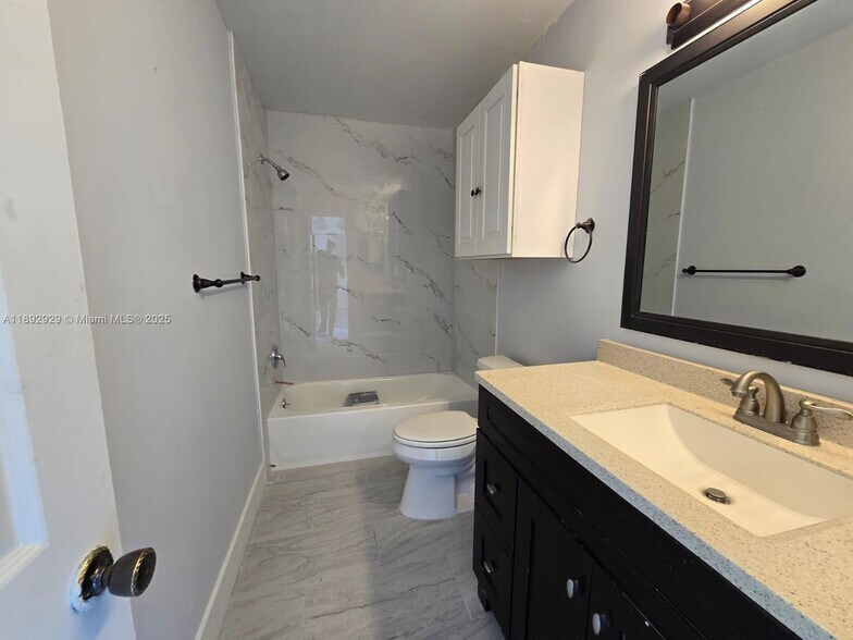 Building Photo - 1213 SW 74th Ave