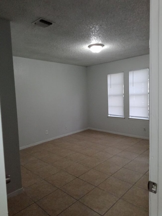 Building Photo - Elegant 2BR Home in NE San Antonio