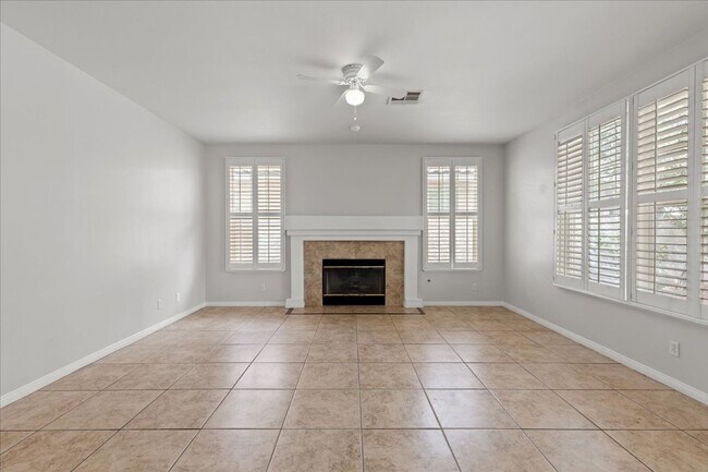 Building Photo - Expansive 4 Bedroom Home with a Pool and L...