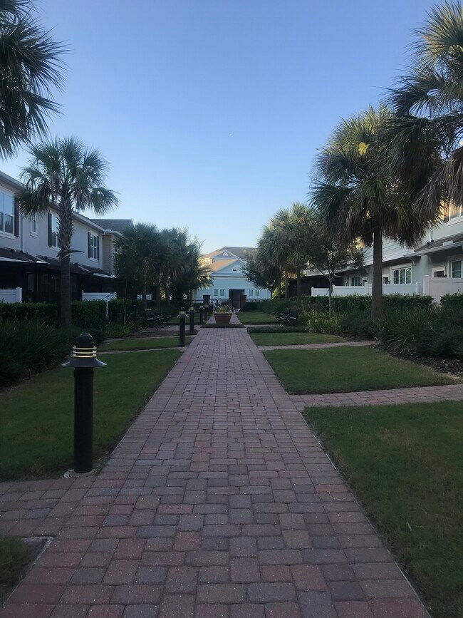 Building Photo - 880 Taramundi Dr