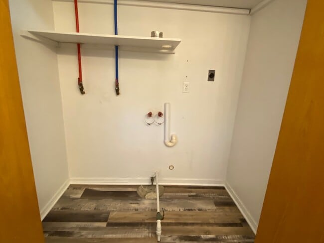 Building Photo - 1207 Red Bud Ave