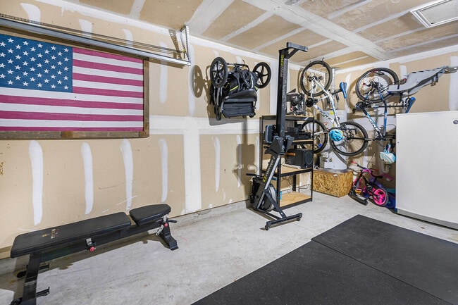 Building Photo - 904 Melted Candle Cove