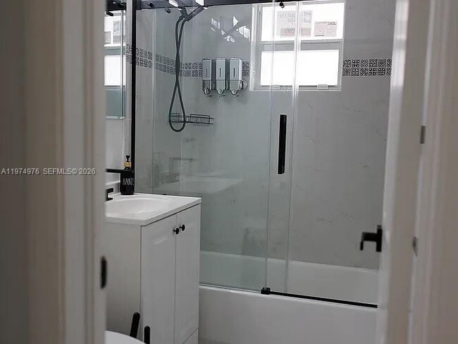 Building Photo - 1649 NE 8th Ave