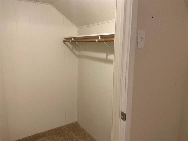 Building Photo - 1817 Saxony Ln