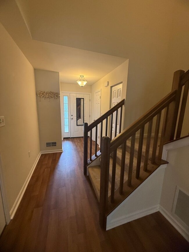 Building Photo - FOR RENT-Available Now! 3 Bed / 2.5 Bath Town-home