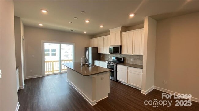 Building Photo - 3860 Memorial Pkwy