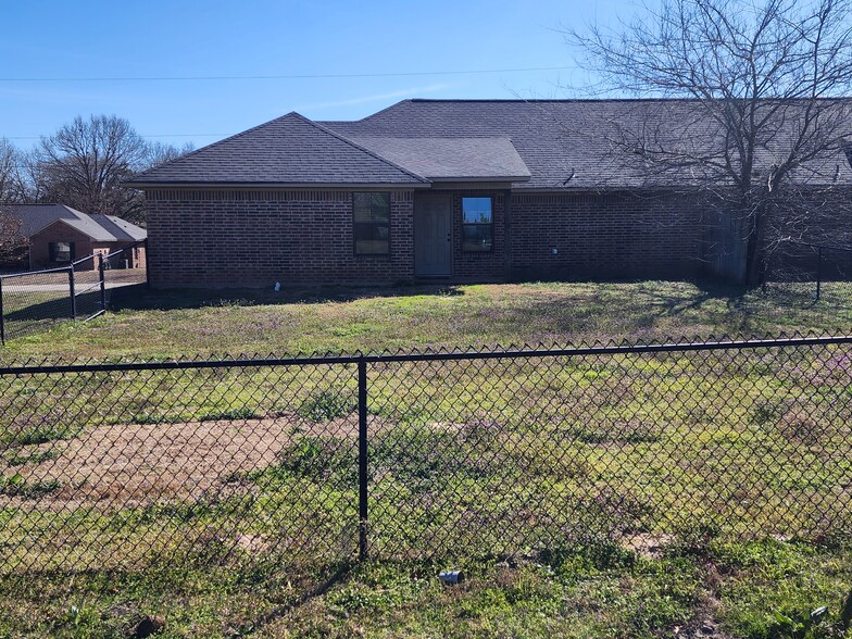 Building Photo - 13380 Country Meadow Ln