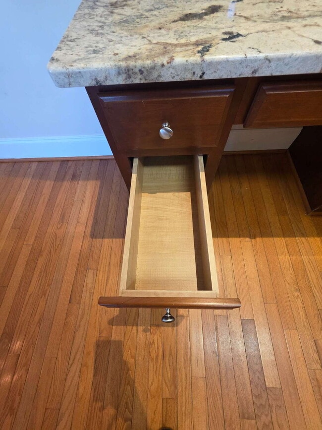 Building Photo - Spacious 4-Bedroom Home for Rent in Kings ...