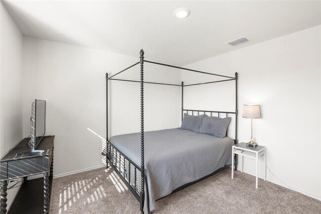 Building Photo - 196 Sweetleaf Dr