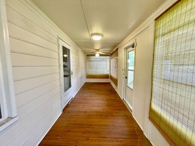 Building Photo - Spacious 6-Bedroom Gem In Fayetteville!