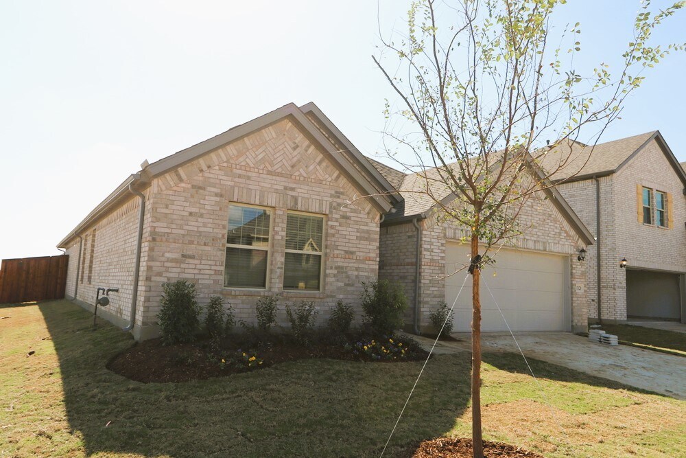 Building Photo - 13120 Yellowstone Way