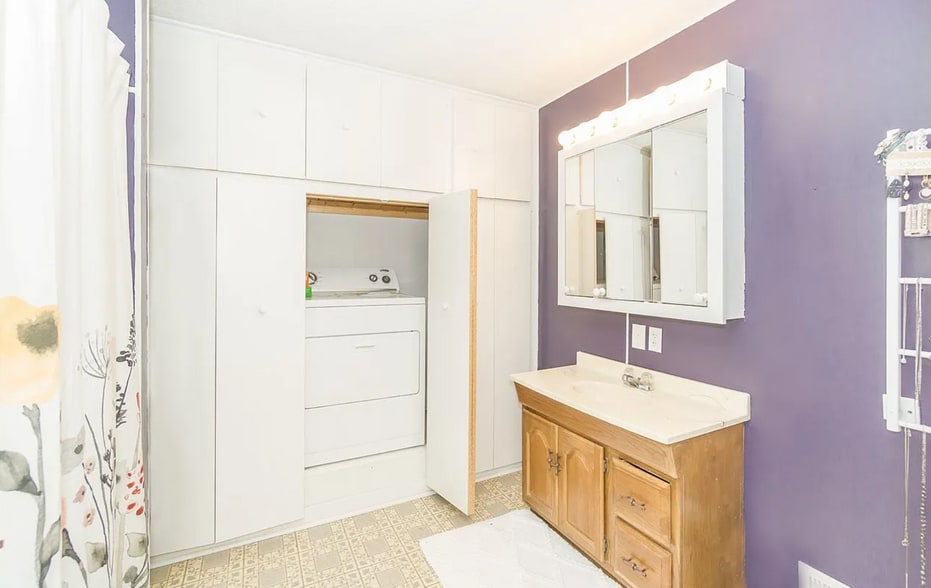Main Floor Bath (Laundry) - 108 5th St NE