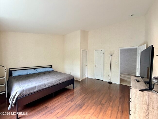 Building Photo - 743 Banyan Ct