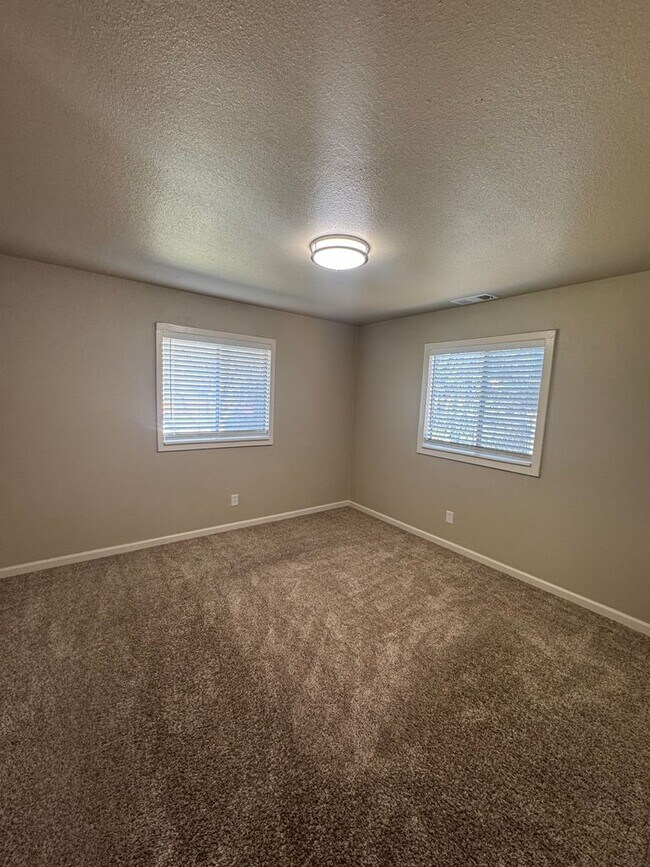 Building Photo - CUTE 3 BED 2 BATH IN COTTONWWOOD, CA