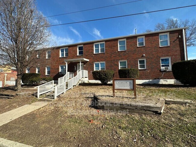 Building Photo - 901 N 16 St
