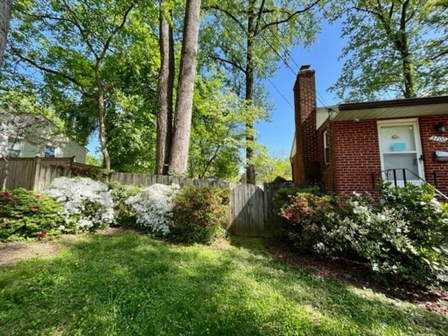 Building Photo - 3700 Woodridge Ave