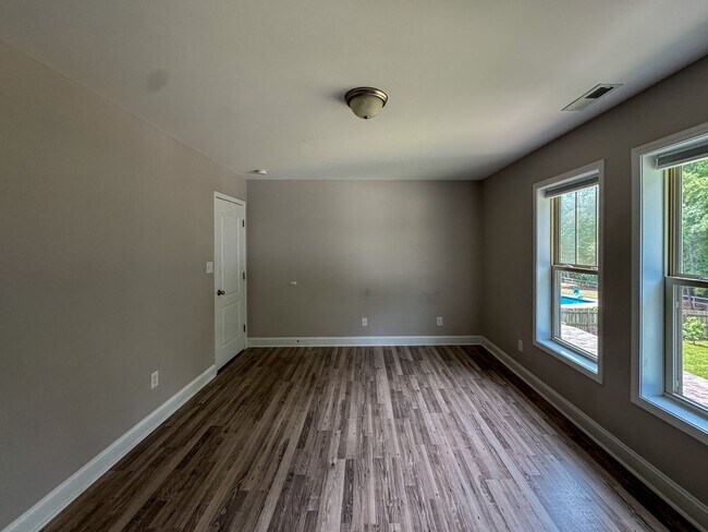 Building Photo - Gorgeous 4 Bed 2.5 Bath Home in West Gate