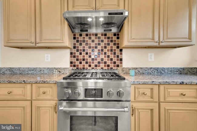 Building Photo - 805 31st St S