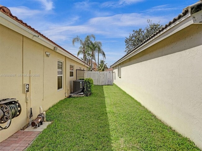 Building Photo - 16541 NW 5th St