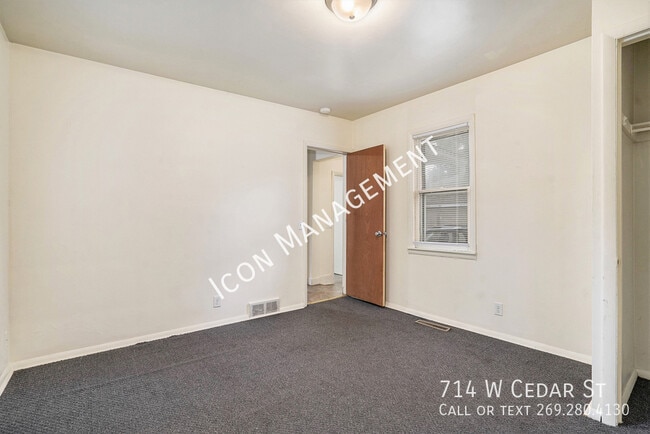 Building Photo - 714 W Cedar St