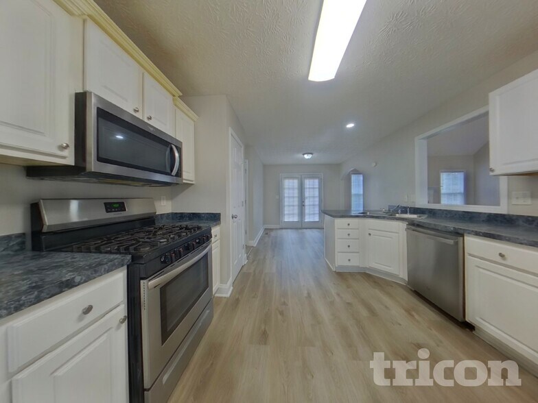 Building Photo - 718 Creekridge Ct