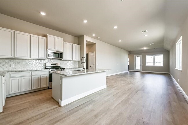 Building Photo - 745 Lake Lacosta Dr