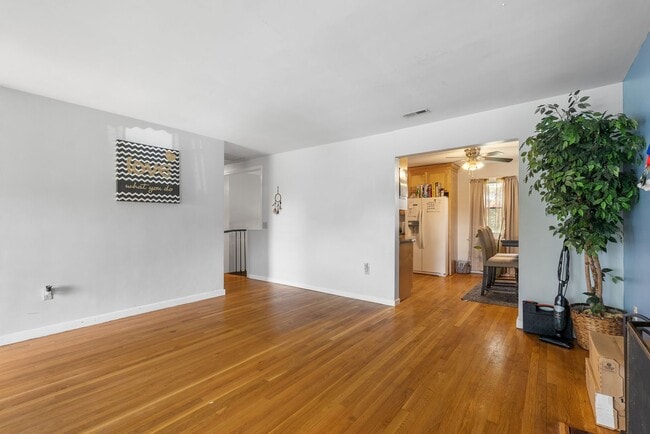 Building Photo - Spacious, Remodeled 3-Bedroom Home in Quie...