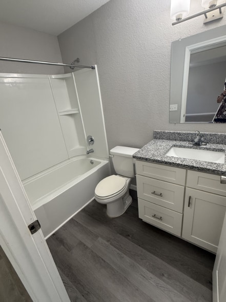 Building Photo - 1935 Ave O SW