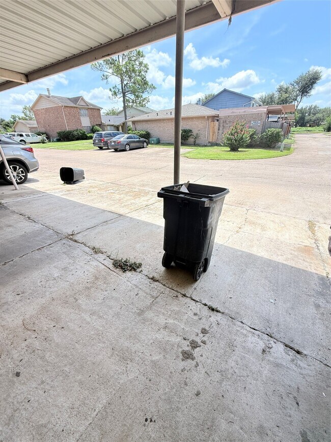 Building Photo - 12875 High Star Dr