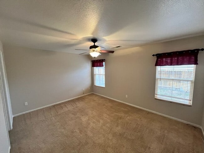 Building Photo - Lemon Valley Three Bedroom