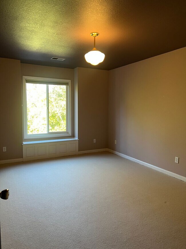 Building Photo - Mckinleyville House Tier 1